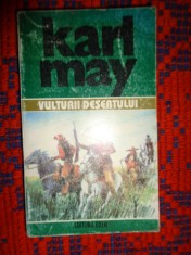Karl May - Vulturii desertului (Fiul vanatorului de ursi. Fantoma din Llano