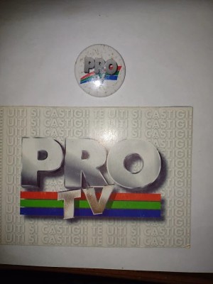 Lot 2 piese Insigna &amp;amp; Carte Postala Ilustrata &amp;quot;PRO TV Te Uiti si Castigi!&amp;quot; / RAR foto