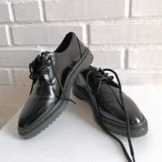 Pantofi ZARA lacuiti, cu siret, stil Oxford, marime 35 foto