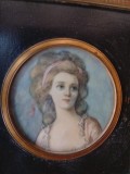 Miniatura diam 6 cm., Portret de femeie