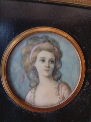 Miniatura diam 6 cm., Portret de femeie foto