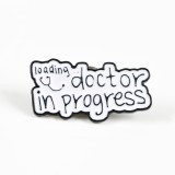 Brosa martisor cu mesaj Doctor in progress