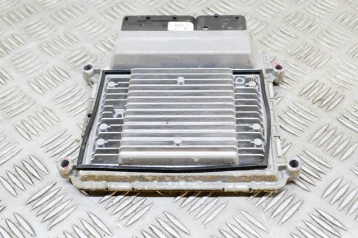 Unitate de control motor KIA CARENS III UN 2008 OEM: 39112-25050,SIM2K-140,5WY5266C | 14659729