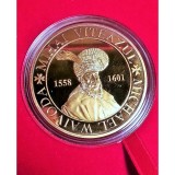 Medalie de Colec?ie &bdquo;Mihai Viteazul ?i Alba Carolina&rdquo; &ndash; 40mm, Aurie &icirc;n Capsul? de Acryl