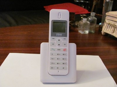 GE - Telefon GSM fix ZTE WP650 Vodafone impecabil / lipsa incarcator / China foto