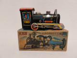 Jucarie veche locomotiva chinezeasca tabla ME 061 Locomotive cutia originala