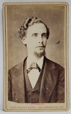 FOTOGRAF REES . BROTHERS and SONS , LONDON , BARBAT CU LAVALIERA , FOTOGRAFIE C.D.V. , SFARSITUL SEC. XIX foto