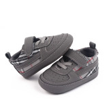 Pantofiori gri pentru baietei - Plaid (Marime Disponibila: 6-9 luni (Marimea 19