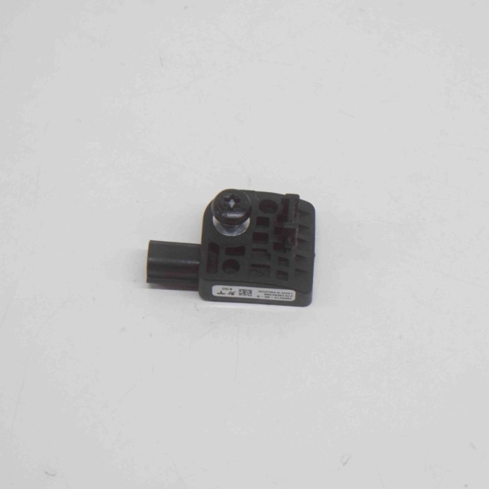 Senzor de impact dreapta față TESLA MODEL S 2017 OEM: 1005274-00-B | 12563916