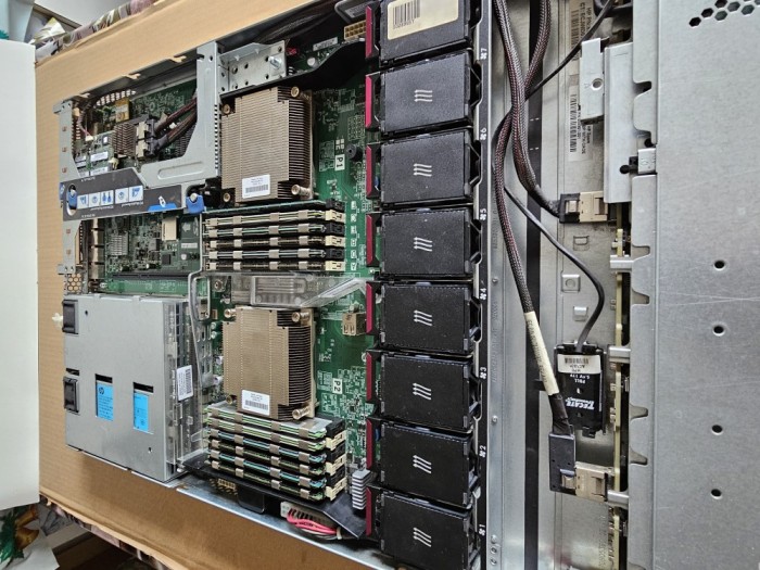 Server Hosting HP DL-360e Gen8 2 Xeon 80Gb ram 1TB SSD Raid Smart Array P420 1Gb 2xPSU
