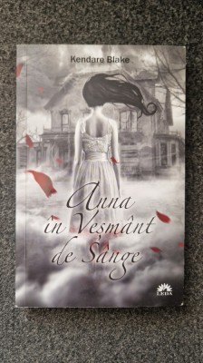 ANNA IN VESMANT DE SANGE - Kendare Blake foto