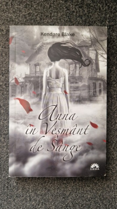 ANNA IN VESMANT DE SANGE - Kendare Blake