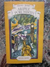 HENRY JAMES - ARIPILE PORUMBITEI foto