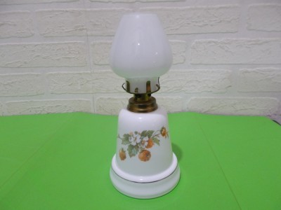 LAMPA petrol / gaz lampant din STICLA OPALINA decorata in teme vegetale foto