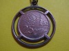 Breloc Metalic Fotbal Spania '82: 25 Pesetas & Regele Juan Carlos - Campionatul Mondial, Suvenir Colectie