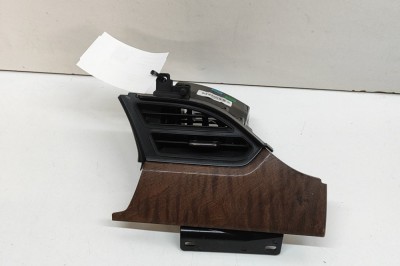 Gura de ventilație planșa de bord TESLA MODEL X 2020 OEM: 1045861-09-C,1023244-00-D | 31691150 foto