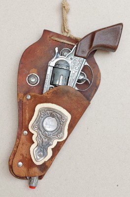 Pistol de jucarie din metal + teaca de piele, jocuri in comunism anii 80, serif, cowboy foto