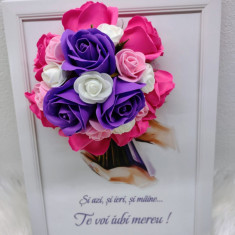 Rama A4 cu decorațiune de flori de săpun și text "Te iubesc mama"