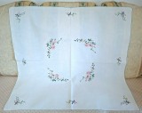 Fata de masa Vintage din bumbac cu broderie manuala in cruciulite.