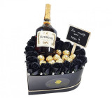 Aranjament de Lux pentru Bărbați, Trandafiri de săpun negrii,Praline Fererro Rocher ,Whisky Hennesy, cutie XL &icirc;n formă de inimă