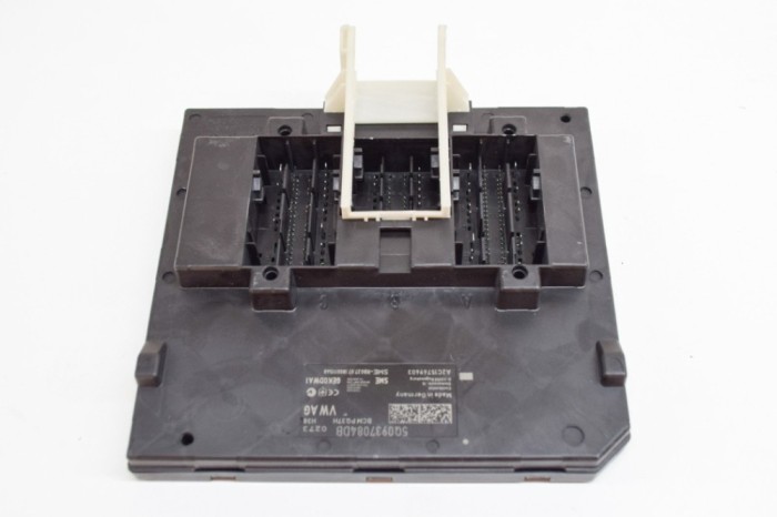 Modul de confort VW GOLF VII 5G1, BQ1, BE1, BE2 2018 OEM: 5Q0937084DB,BCMPQ37H,A2C15769603 15071434