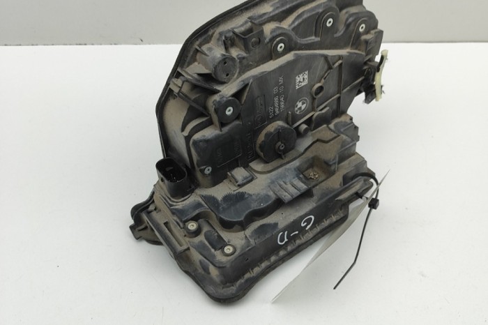 &Icirc;ncuietoare ușă dreapta spate BMW X5 G05 2022 OEM: 9464886 31258857