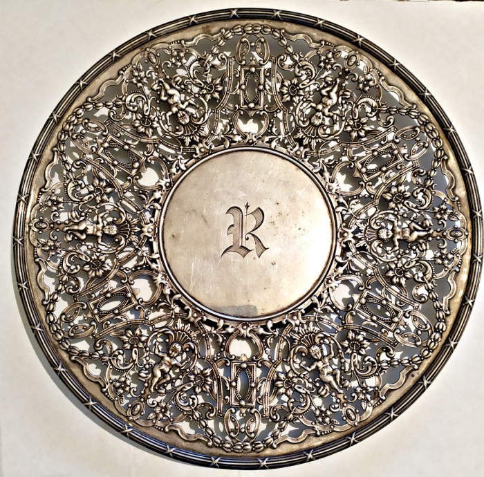 FRUCTIERA DECORATIVA BOGAT ORNAMENTATA ARGINT 925/1000 462 GR. DIAMETRU 29,3 CM