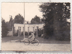 bnk foto Copil pe bicicleta - anii `40 foto