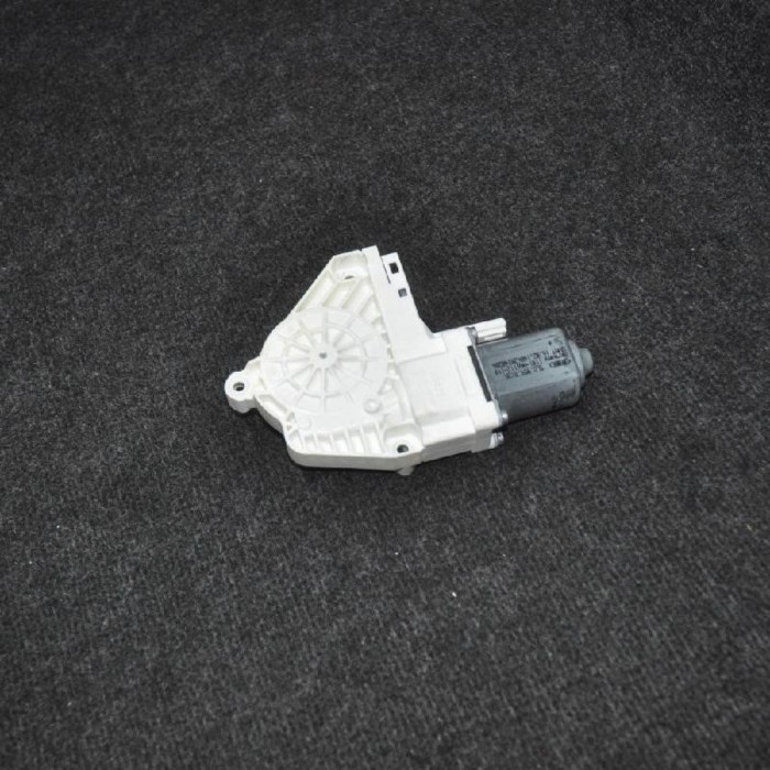 Motor macara geam ușă dreapta față SKODA YETI 5L 2014 OEM: 5L0959812A 2099047