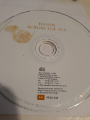 HANDS ACROSS THE SEA - ON PARADE.. - CD foto