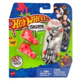 Set mini placa skateboard cu pantofi, Hot Wheels, HVJ76