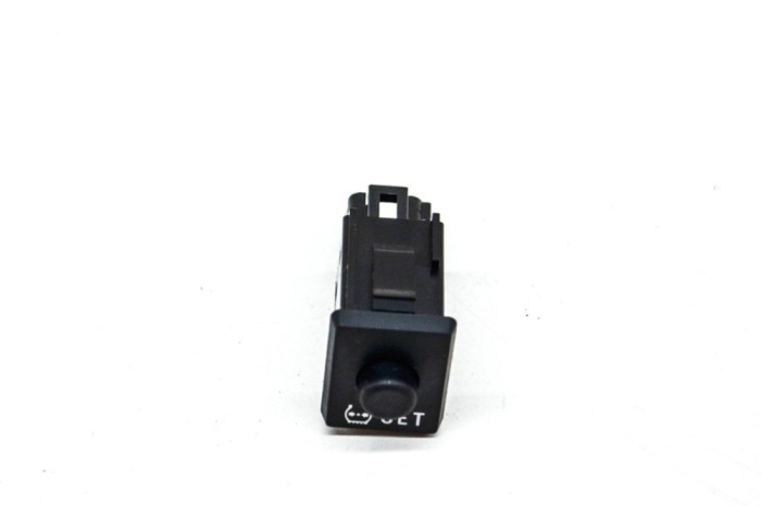 Comutator TOYOTA YARIS _P13_ 2015 OEM: GZC84,15D084 13666296