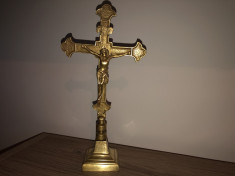 Crucifix,cruce veche din bronz,cu Isus rastignit foto