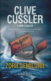 Zorii semilunii. Seria Dirk Pitt - Paperback brosat - Clive Cussler, Dirk Cussler - RAO, 2019