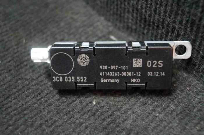 Amplificator de antena VW CC 358 2012 OEM: 3C8035552