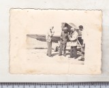 Bnk foto Aviatie WW II - aviatori langa avion IAR 27, Alb-Negru, Romania 1900 - 1950, Militar