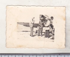 bnk foto Aviatie WW II - aviatori langa avion IAR 27