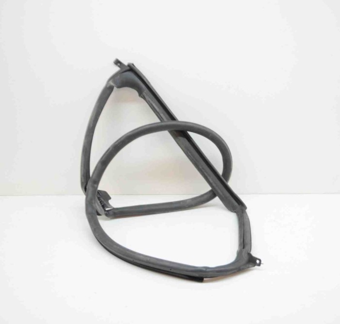 Garnitura ușă st&acirc;nga spate TESLA MODEL S 2017 OEM: TMSP-U03