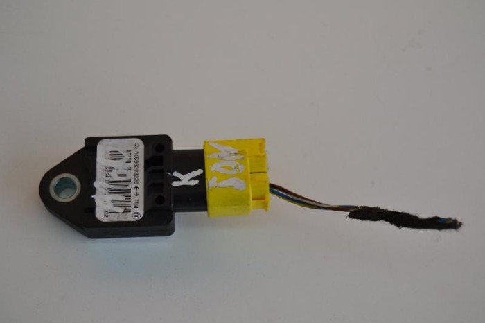 Senzor de impact st&acirc;nga față MERCEDES-BENZ A W169 2005 OEM: A1698202226 1543315