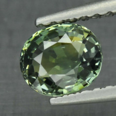 ~ > SAFIR NATURAL verde-galbui 0,85 ct. NETRATAT Certificat de Autenticitate ! !