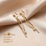 Cercei lungi Perla Linea cu perle albe si lanturi aurii, placati cu aur 18K, 7 cm Brazilia