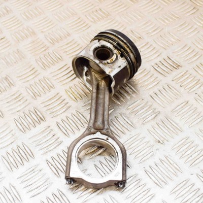 Piston VOLVO C30 2011 OEM: 31330165 foto