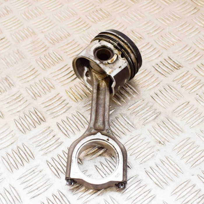 Piston VOLVO C30 2011 OEM: 31330165