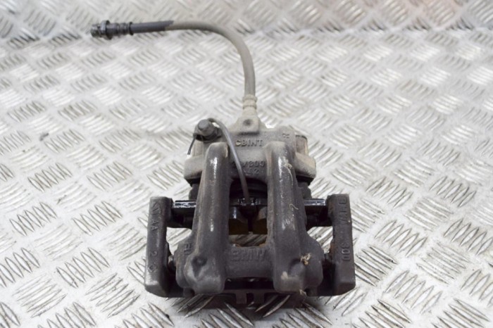 Etrier de fr&acirc;nă dreapta spate BMW 2 Coupe F22, F87 2018 OEM: Coupe | 15154390