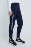Cumpara ieftin EA7 Emporio Armani pantaloni de trening culoarea albastru marin, cu imprimeu