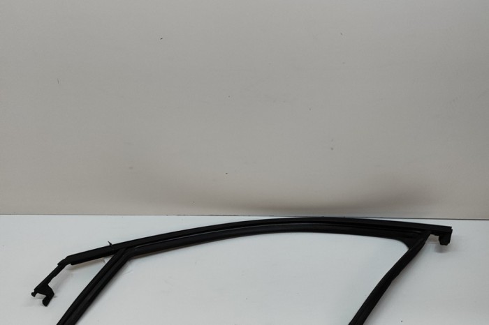 Bandou superior ușă st&acirc;nga față PEUGEOT 3008 SUV 2017 OEM: 9811586080 29847069