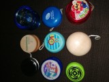 Cumpara ieftin LOT 9 YOYO VINTAGE DE COLECTIE -LEMN . METAL , PLASTIC