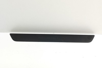 Ornament prag dreapta față TESLA MODEL Y 2021 OEM: 1494301-00-B 30617950 foto