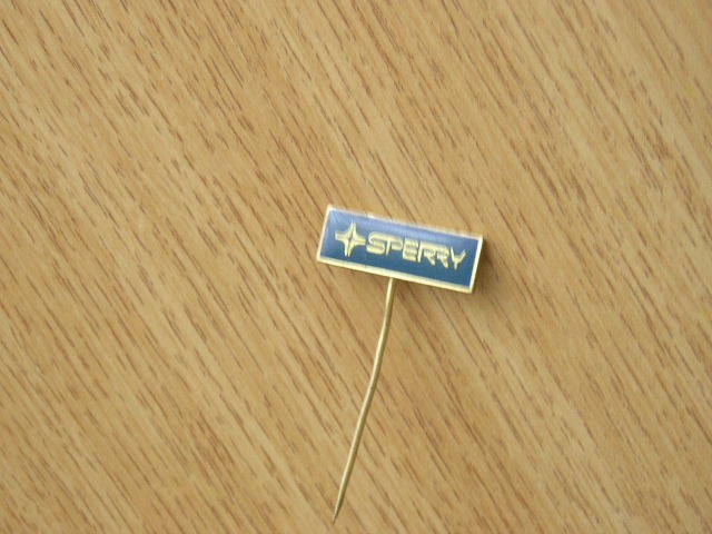QW9 N4 10 - insigna - inscriptia SPERRY