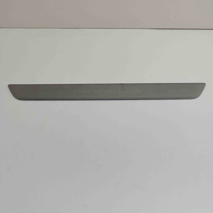 Ornament prag dreapta față TESLA MODEL 3 2019 OEM: 1504763-00-A